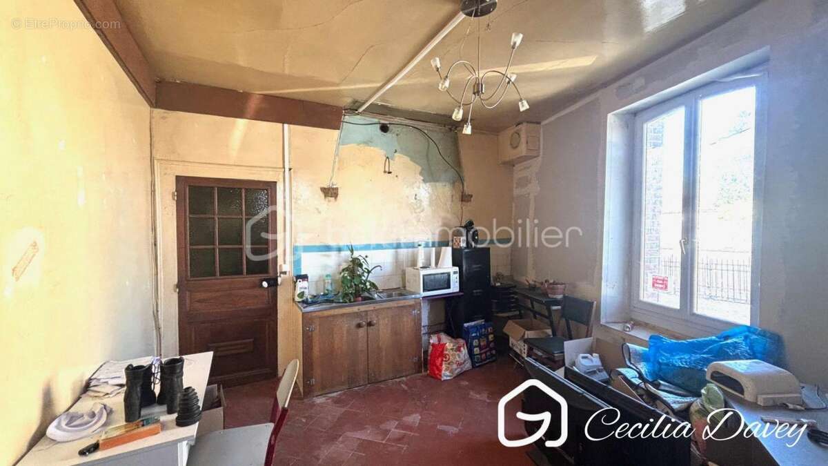 Maison à VILLENEUVE-SUR-YONNE