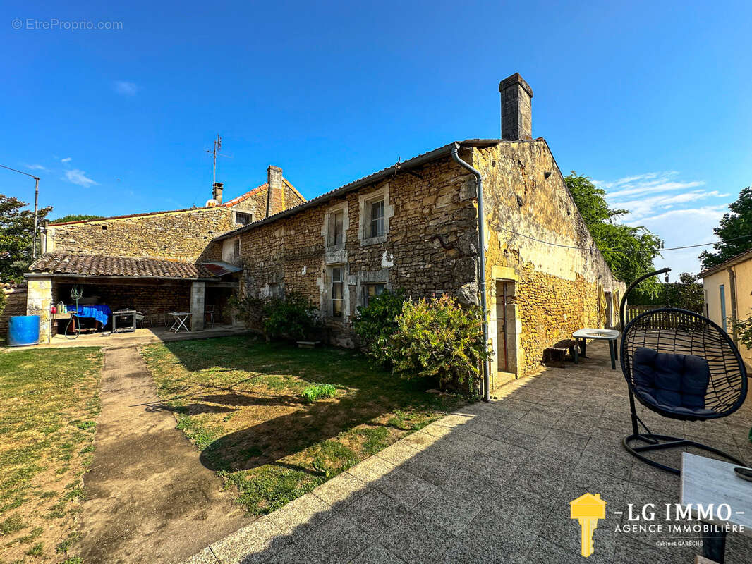 Maison à RIOUX