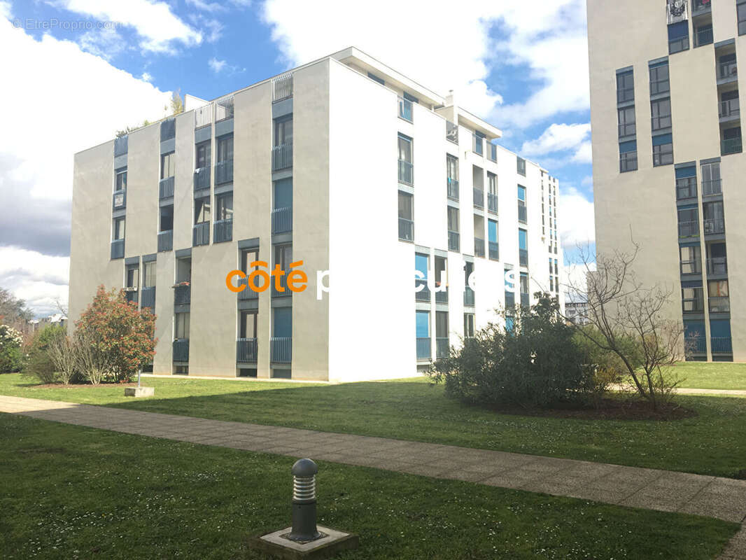Route de Seysses - Type 4 de 74m²+2 loggias - Loué 890 - photo 2