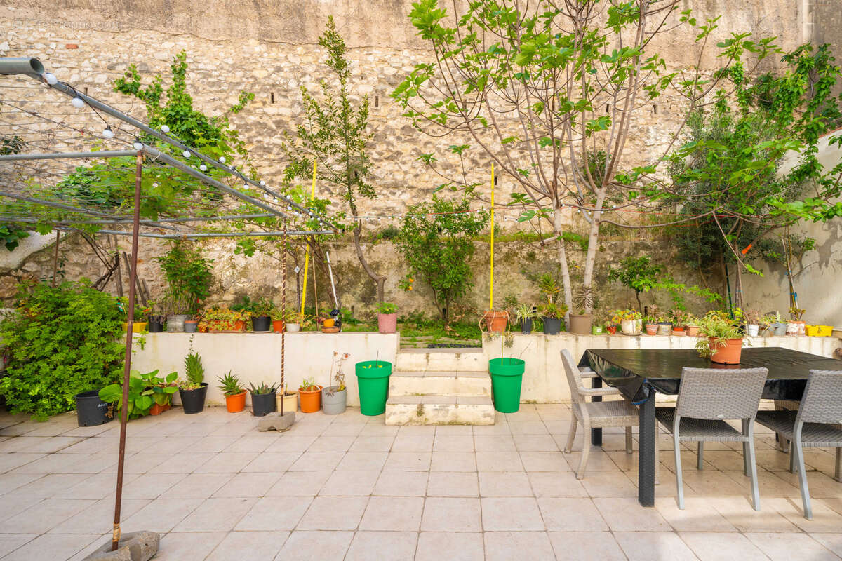 Appartement à MARSEILLE-6E