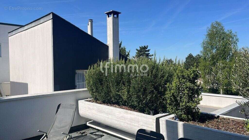 Duplex 5 pièces rénové vues dégagées au calme - photo 3