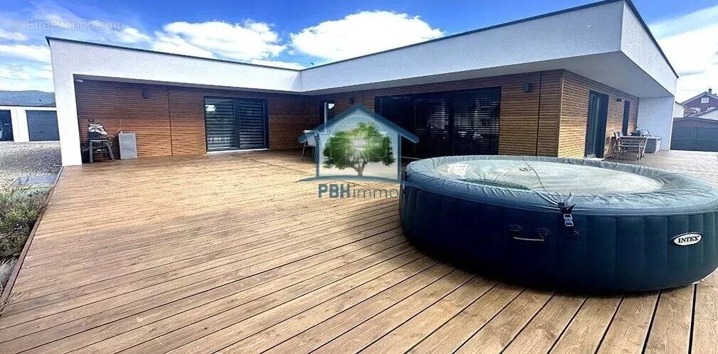 Maison à LACHAPELLE-SOUS-CHAUX