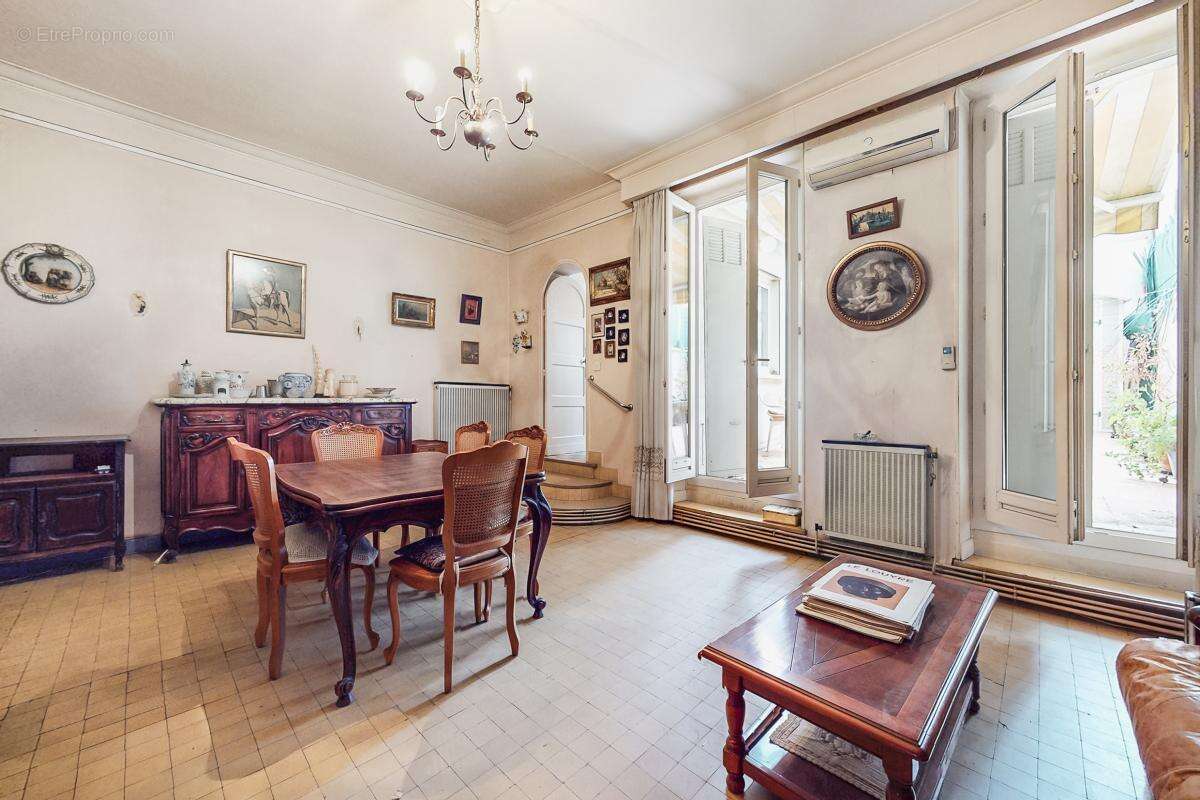 Appartement à MARSEILLE-1E