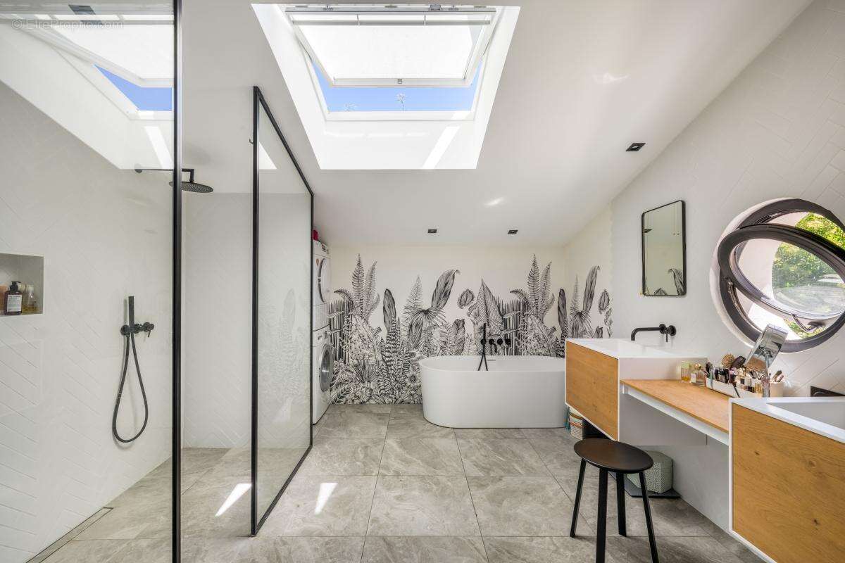 Magnifique maison rénovée avec dépendance au Coeur de Montchat - Coup de coeur assuré ! - photo 17
