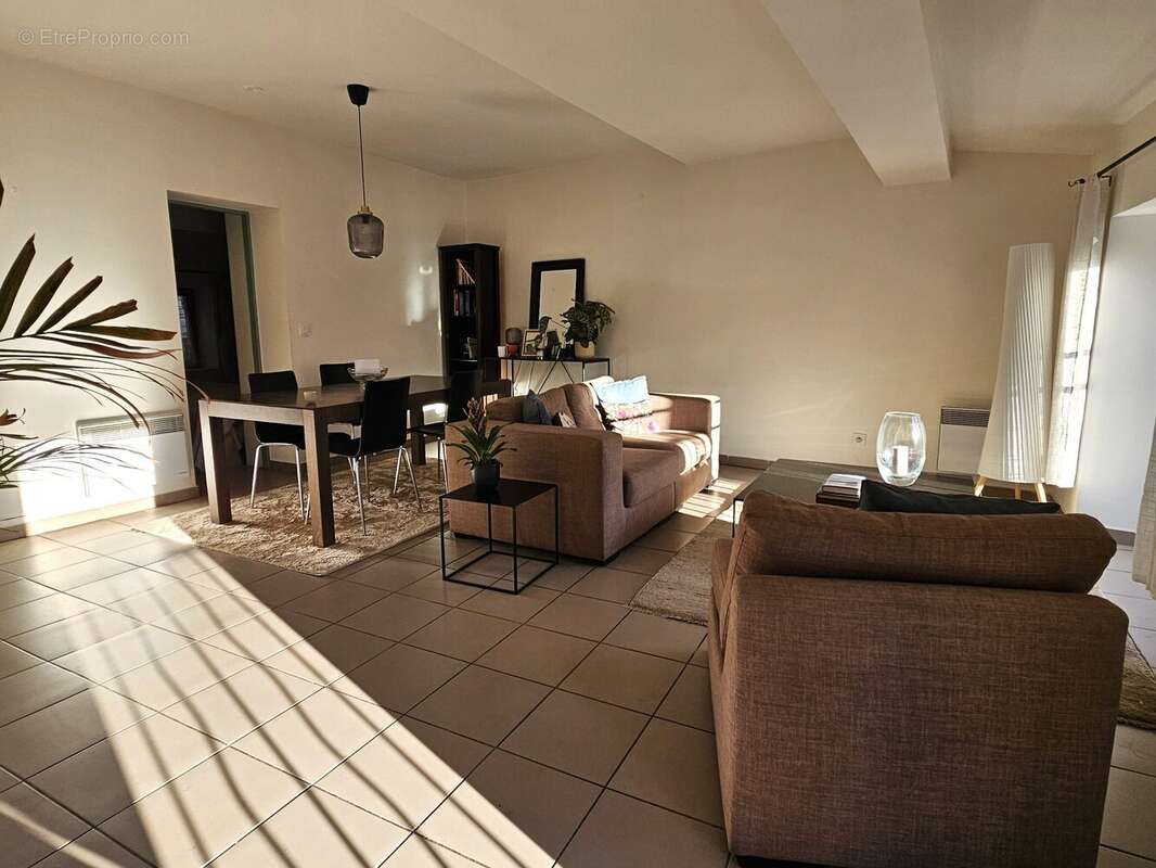 Appartement à ROUJAN