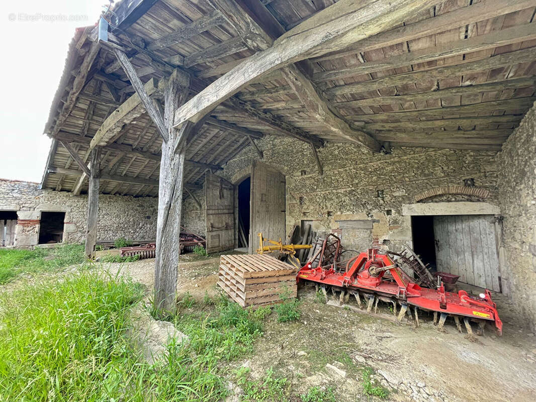 Maison à SAINT-PASTOUR