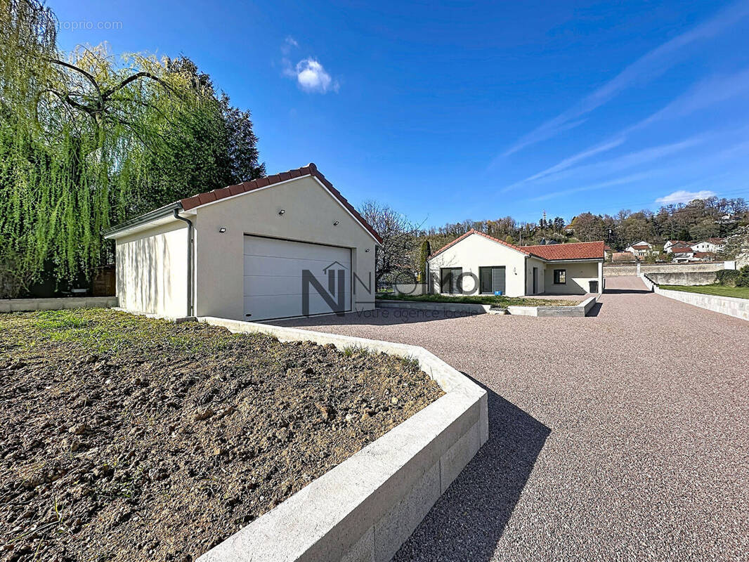 Maison à NEUFCHATEAU