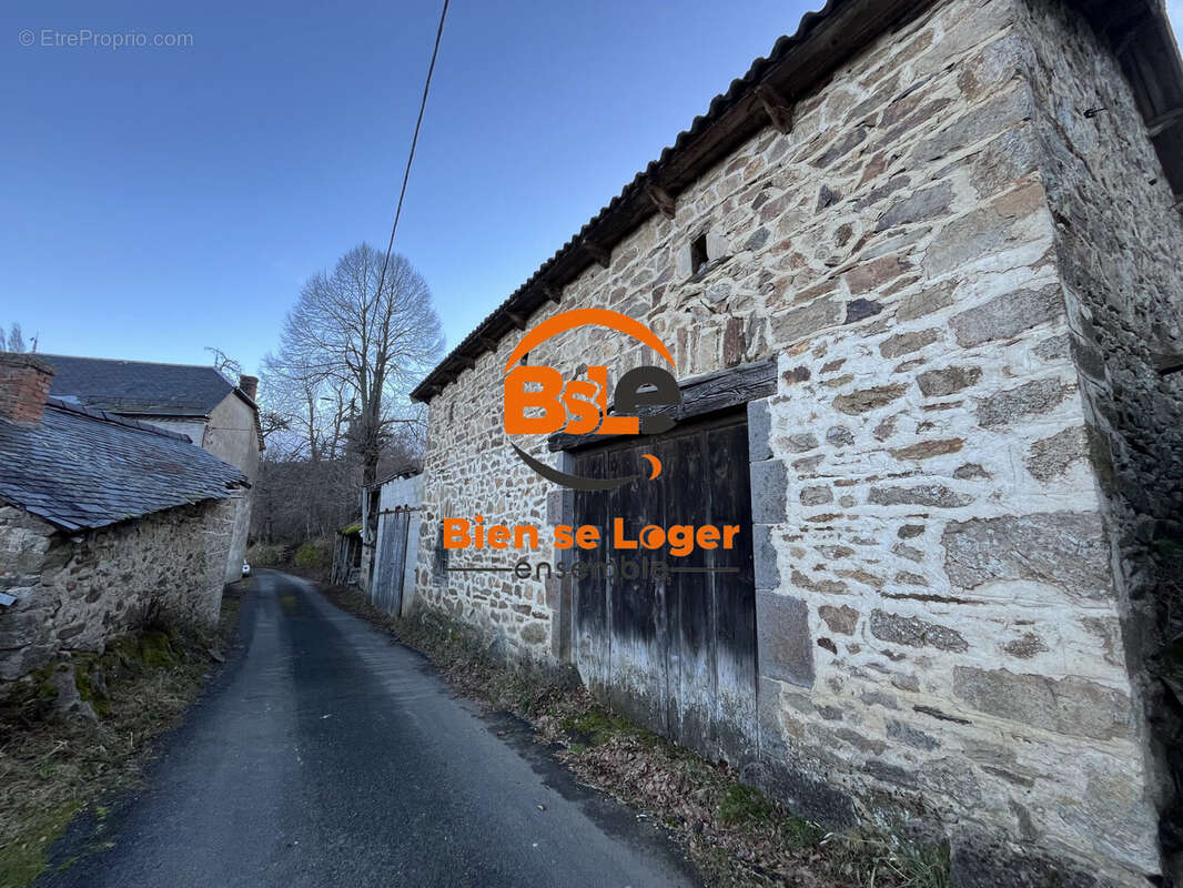 Maison à VEDRINES-SAINT-LOUP