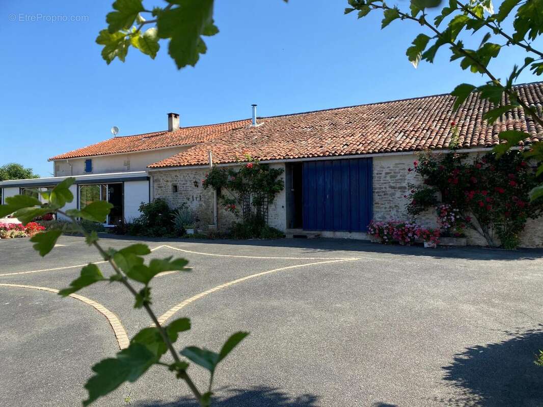 Photo 2 - Maison à FONTENAY-LE-COMTE