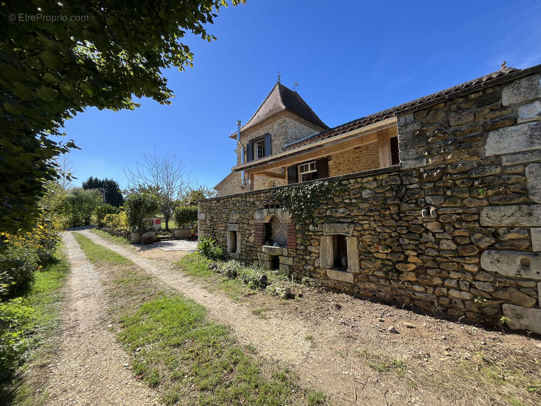 Maison à DOUVILLE