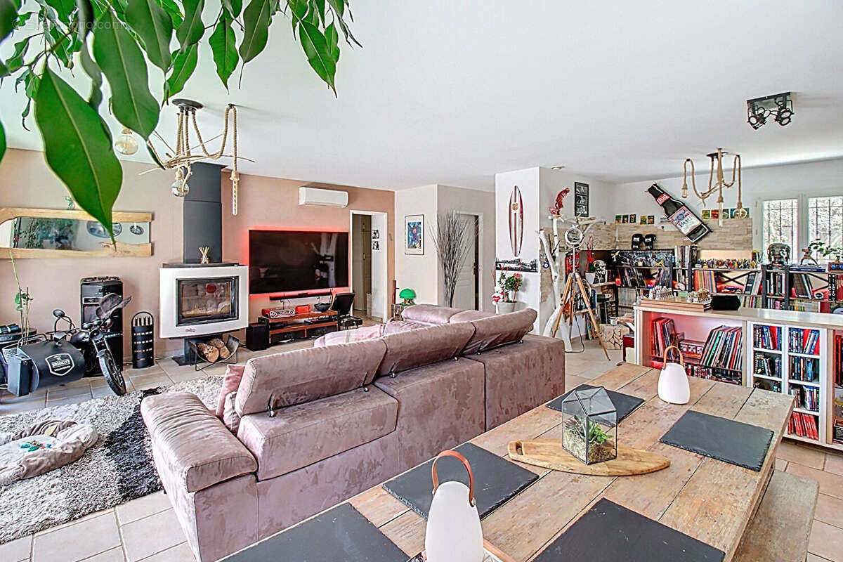 A VENDRE A DRAGUIGNAN Maison récente 238 m² - 6 chambres, piscine et garage - 1807 m² de terrain - photo 17