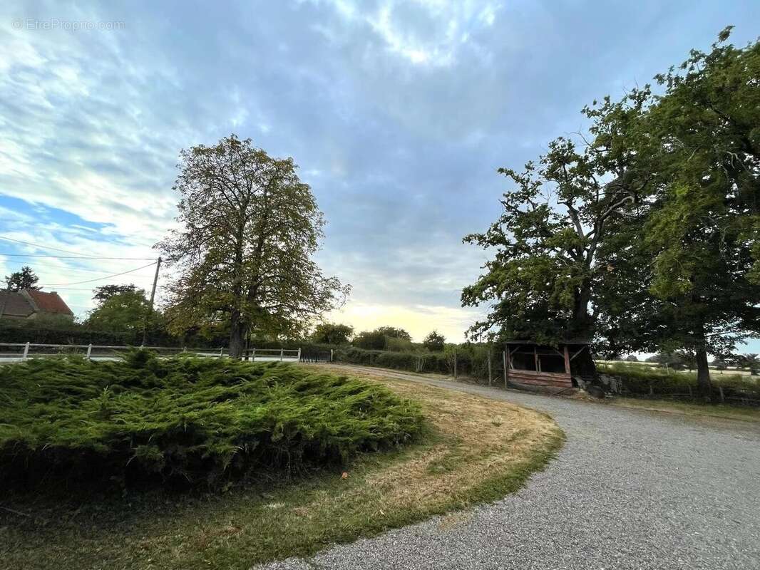 Maison à MAILHAC-SUR-BENAIZE