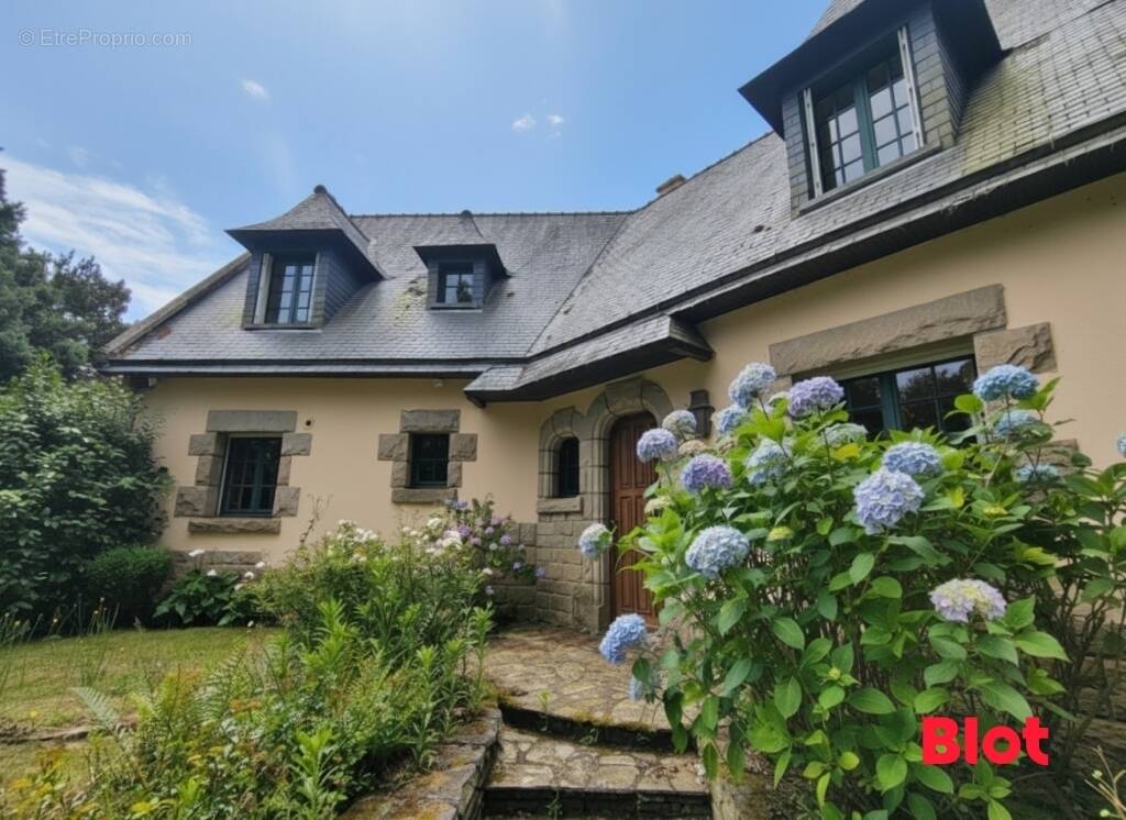 Maison à COMBOURG