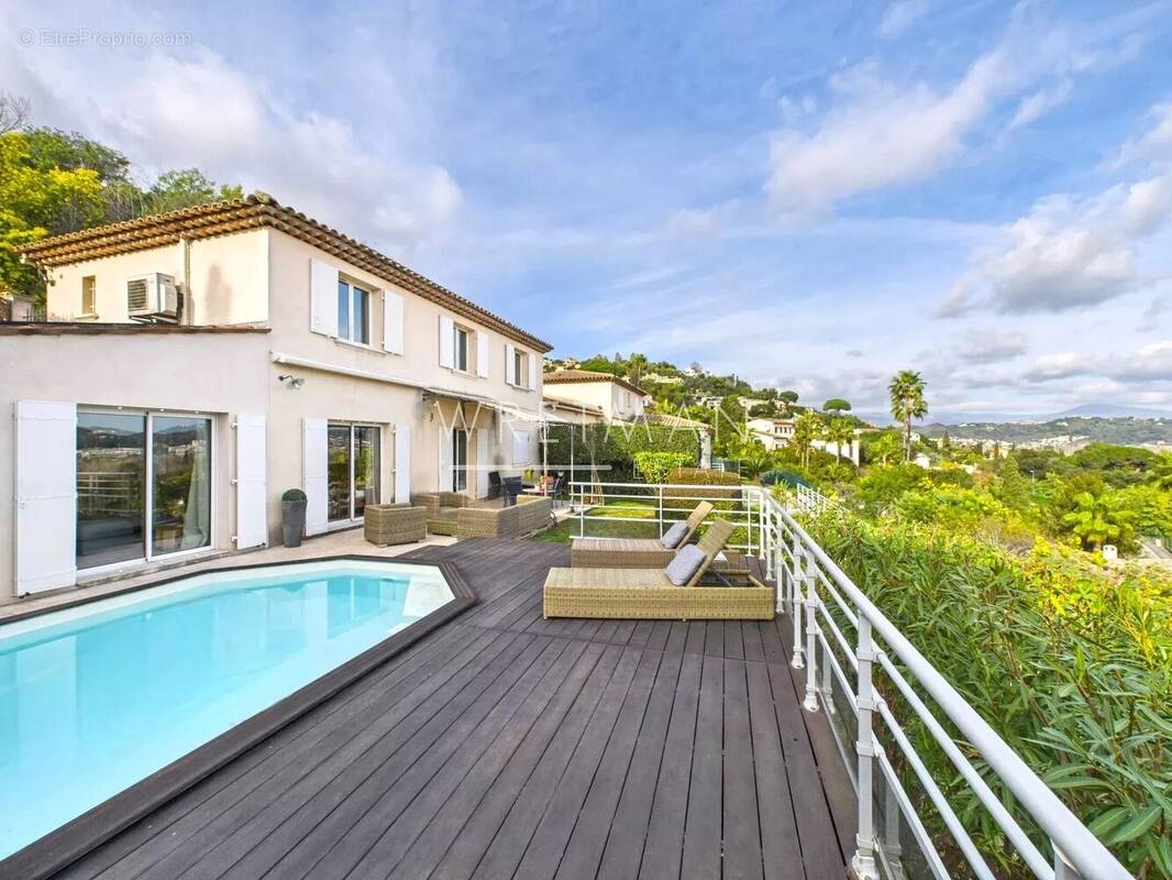 Maison à MANDELIEU-LA-NAPOULE