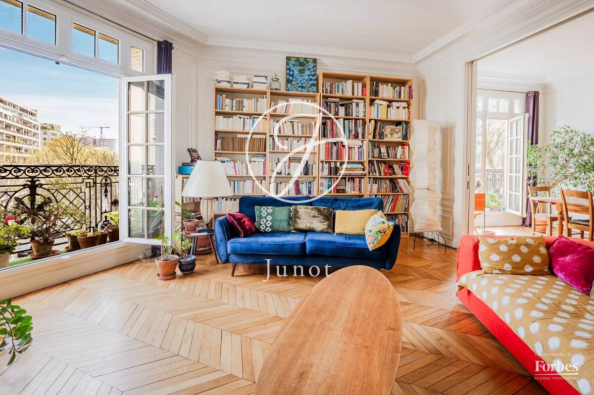 Appartement à PARIS-16E