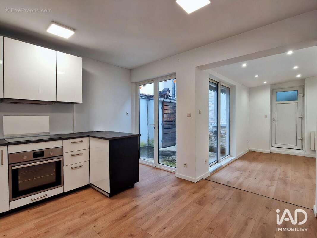 Photo 6 - Commerce à CRECY-LA-CHAPELLE