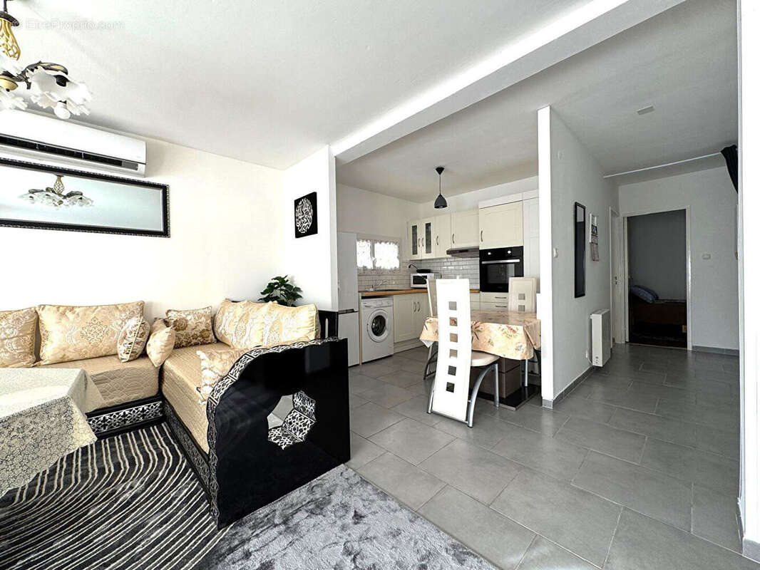 Appartement à BAGNOLS-SUR-CEZE