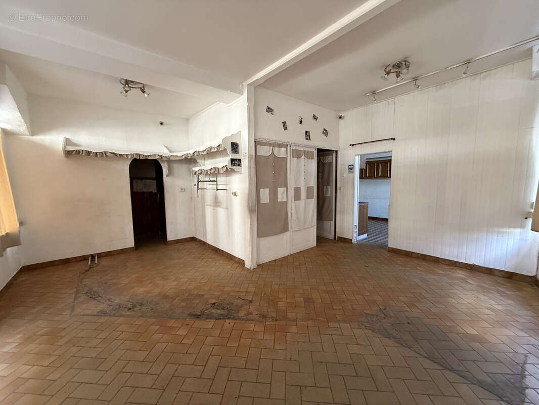 Bâtiment commercial et d'habitation - Salbris - photo 2