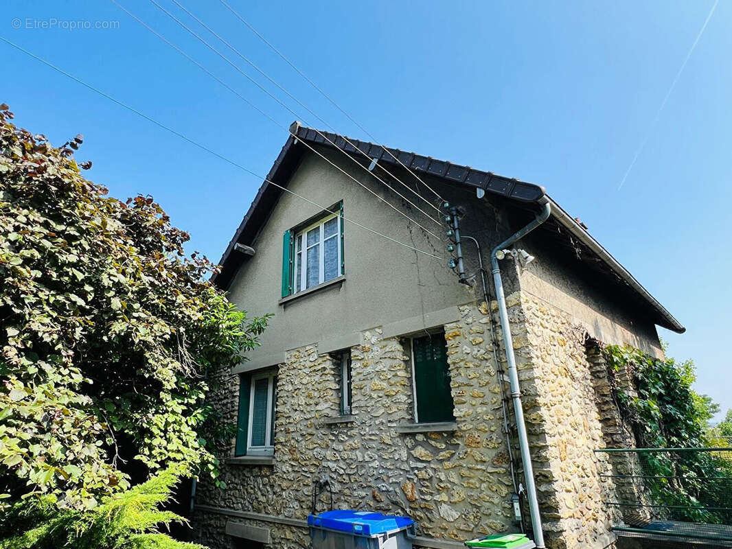 Maison à CHANTELOUP-LES-VIGNES