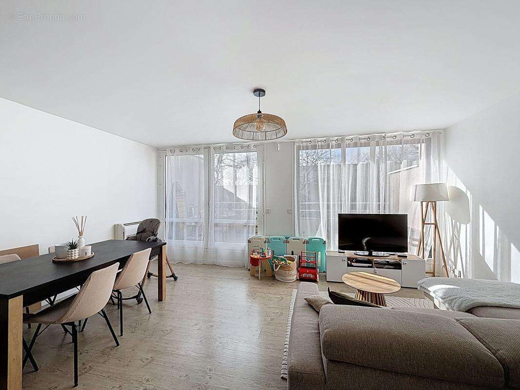 Appartement à VOISINS-LE-BRETONNEUX