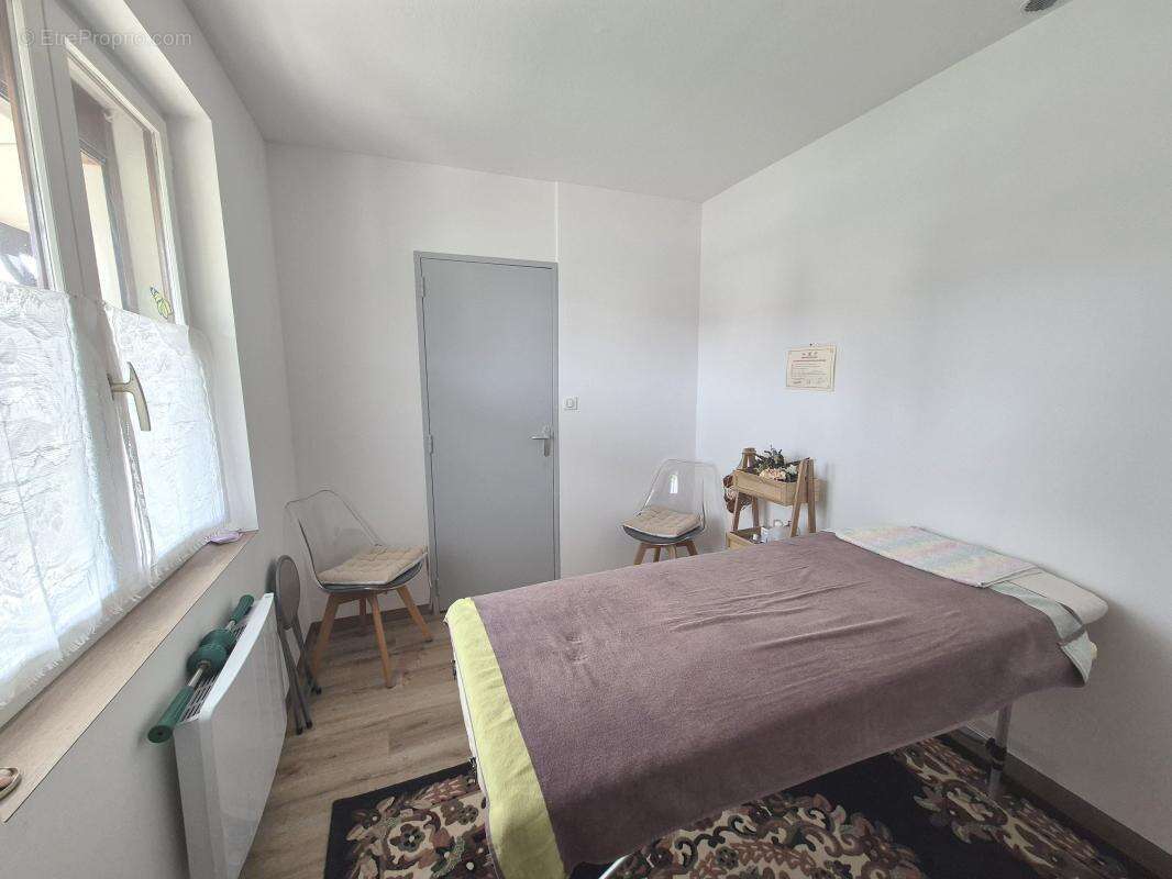 Maison à MARSEILLES-LES-AUBIGNY