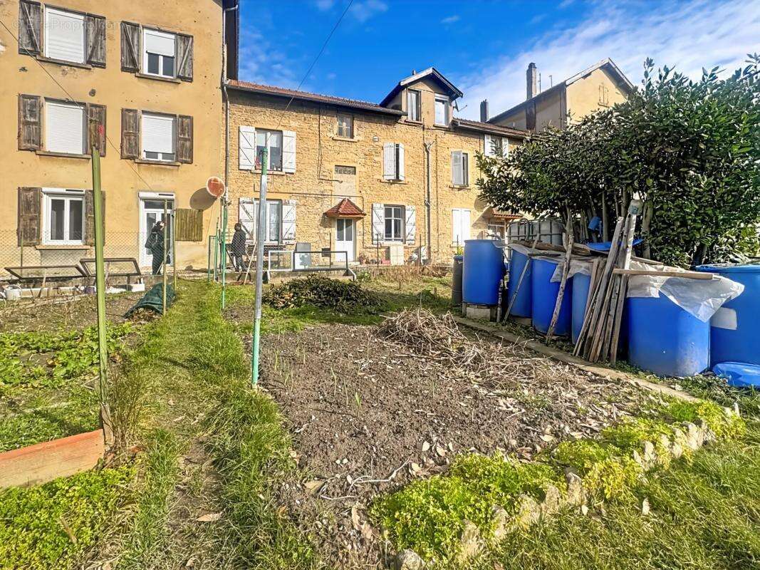 Appartement à NIVOLAS-VERMELLE