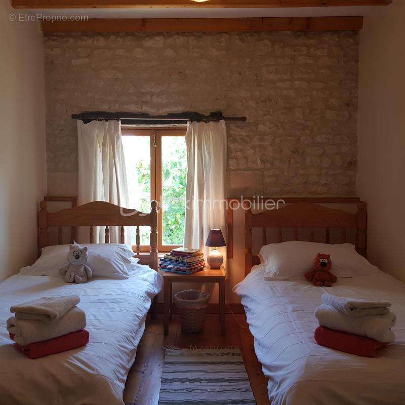 Maison à SAINT-PIERRE-DE-JUILLERS