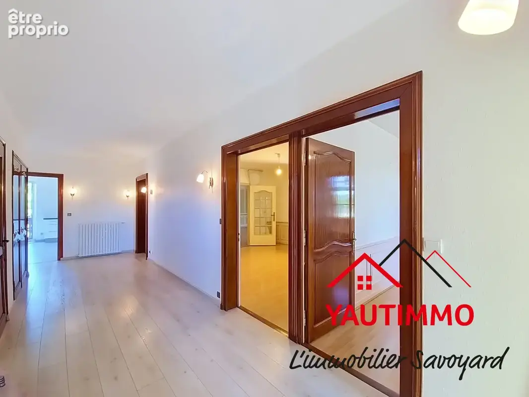 CRANVES-SALES   Maison 243 m2   Terrain 860 m2   5 chambres   Possibilité 2 appartements   Grand garage - photo 5