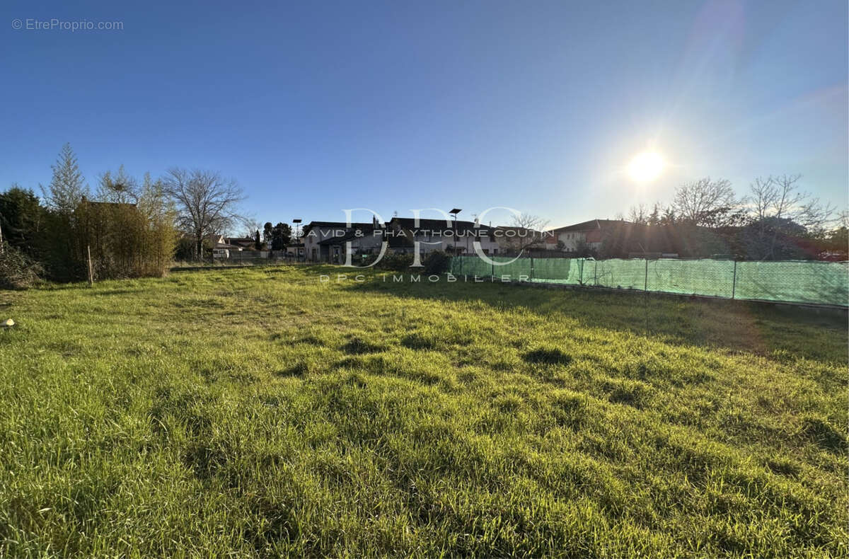 Terrain à SAINT-JORY