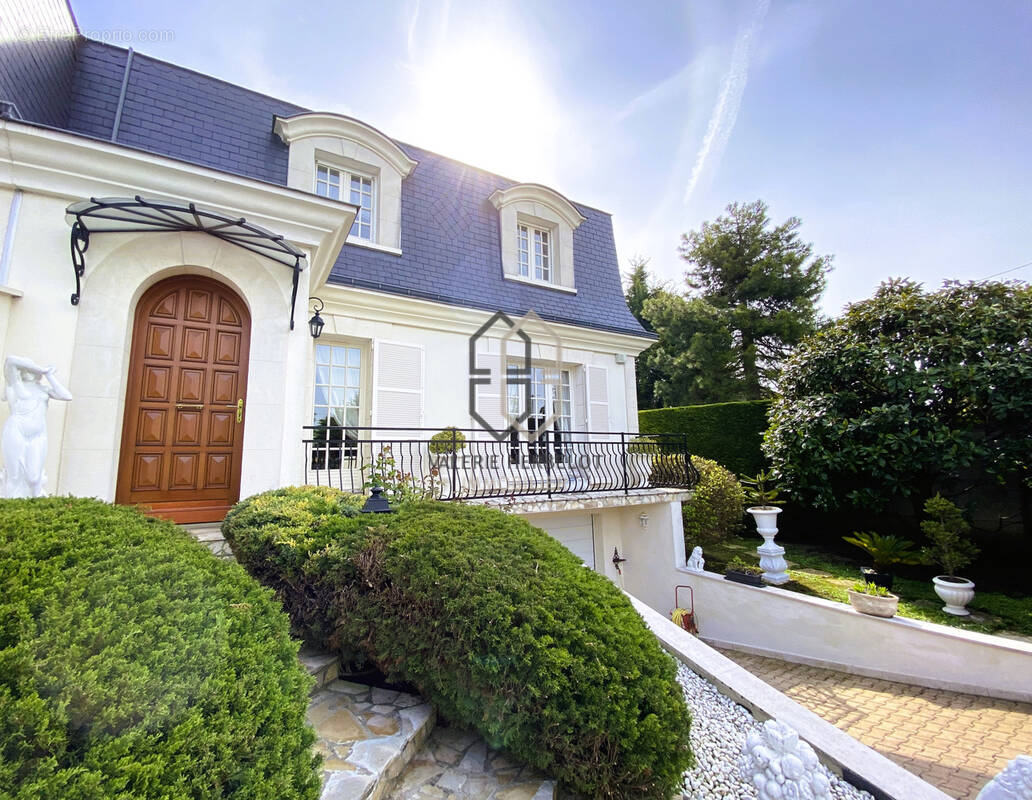 Maison à CHENNEVIERES-SUR-MARNE