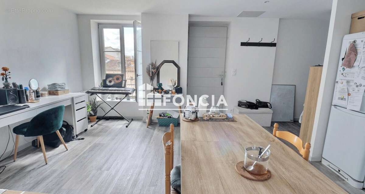 Appartement à SAINT-GENIS-LAVAL