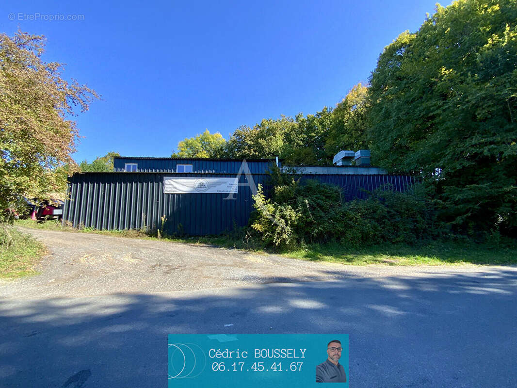 Local commercial Saintes 275 m2 - photo 2