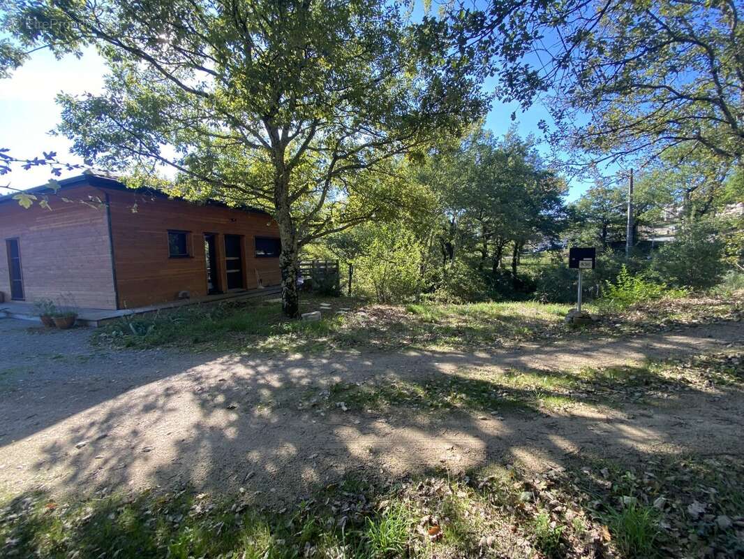 Maison à SAINT-JULIEN-DU-SERRE