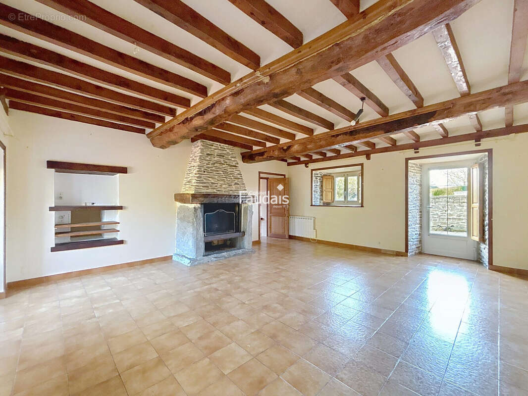 Maison 127 m² à Saint-Georges-Montcocq  - photo 5