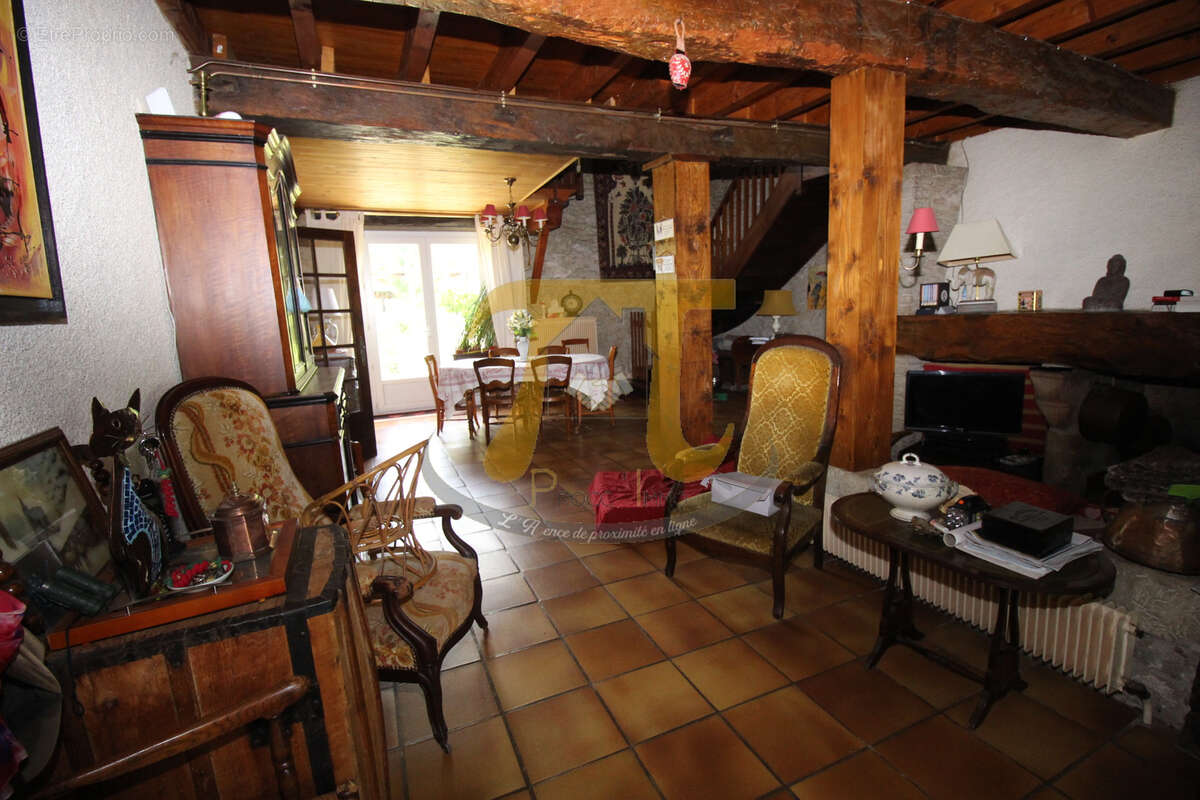 Grande maison en pierre avec piscine , intégrant un gîte 4 places - Par arboré de 2 hectares. - photo 10