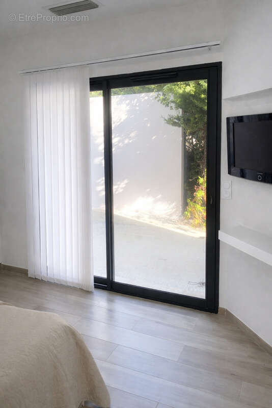 Villa contemporaine T6 avec piscine   Prestations modernes - AUBAGNE PROCHE CENTRE - photo 8