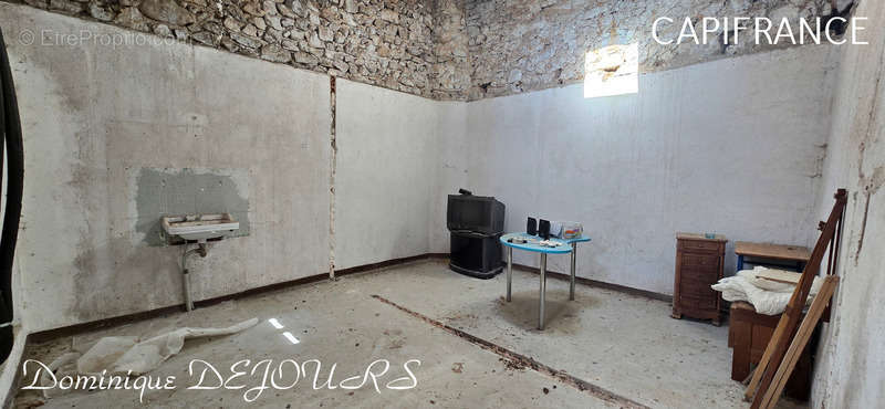 Maison à SAINT-MICHEL-DE-CHABRILLANOUX