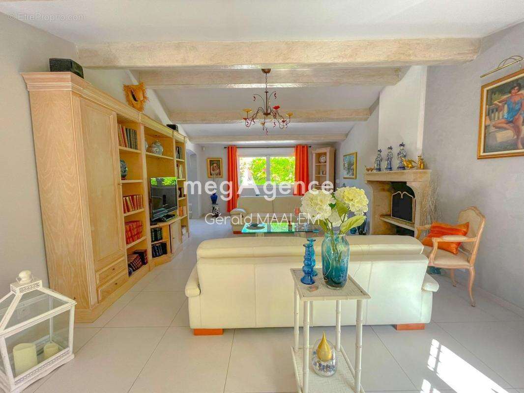 Villa de 204m² avec piscine à Roquebrune-sur-Argens - photo 7