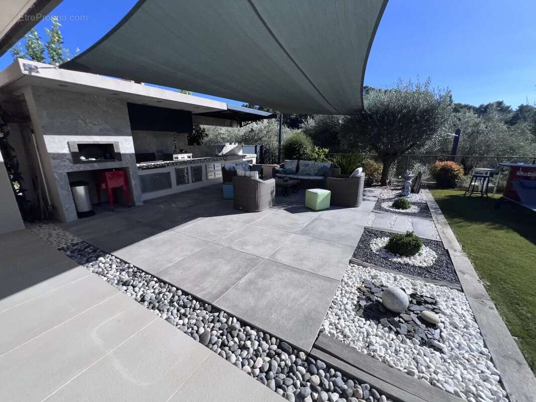 Maison à SOLLIES-TOUCAS