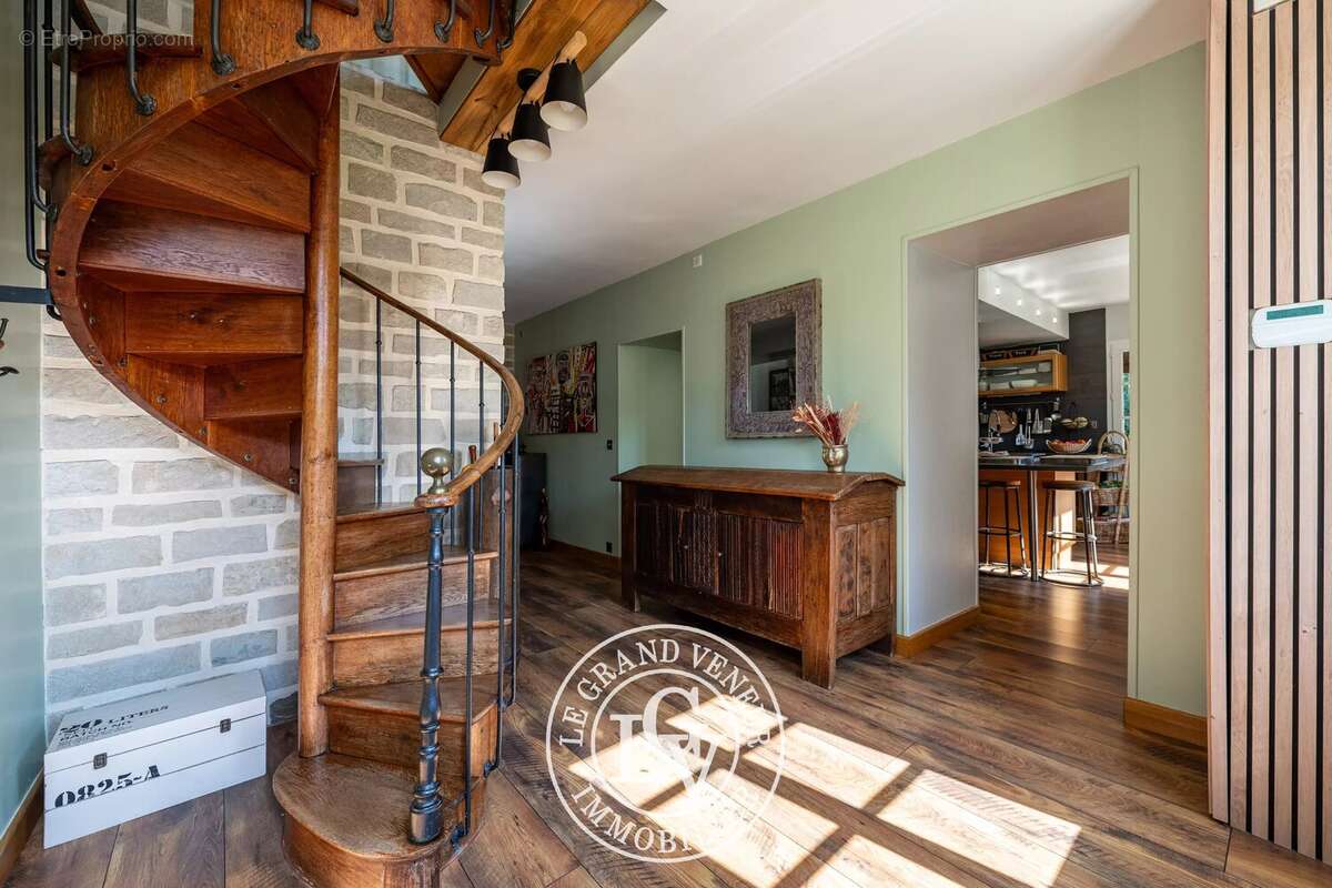 Proche barbizon - propriété traditionnelle et dépendance - 4 chambres - garage double - cave - piscine - jardin paysager - photo 22