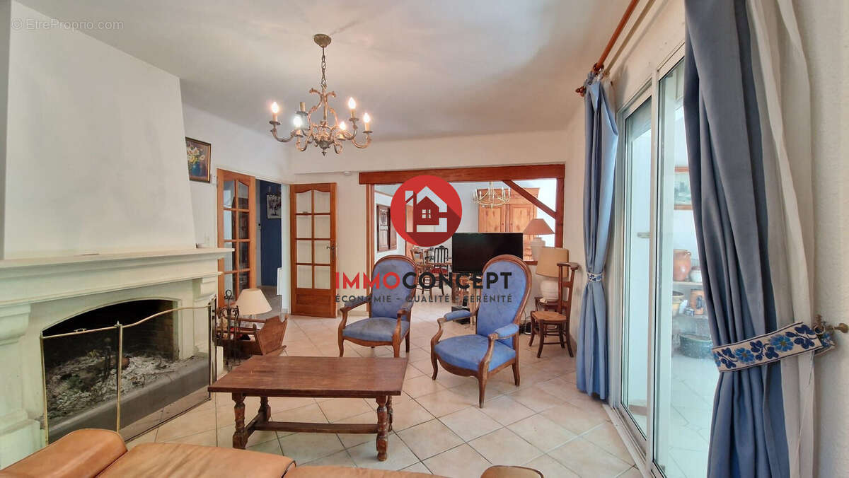 Maison à BAGNOLS-SUR-CEZE