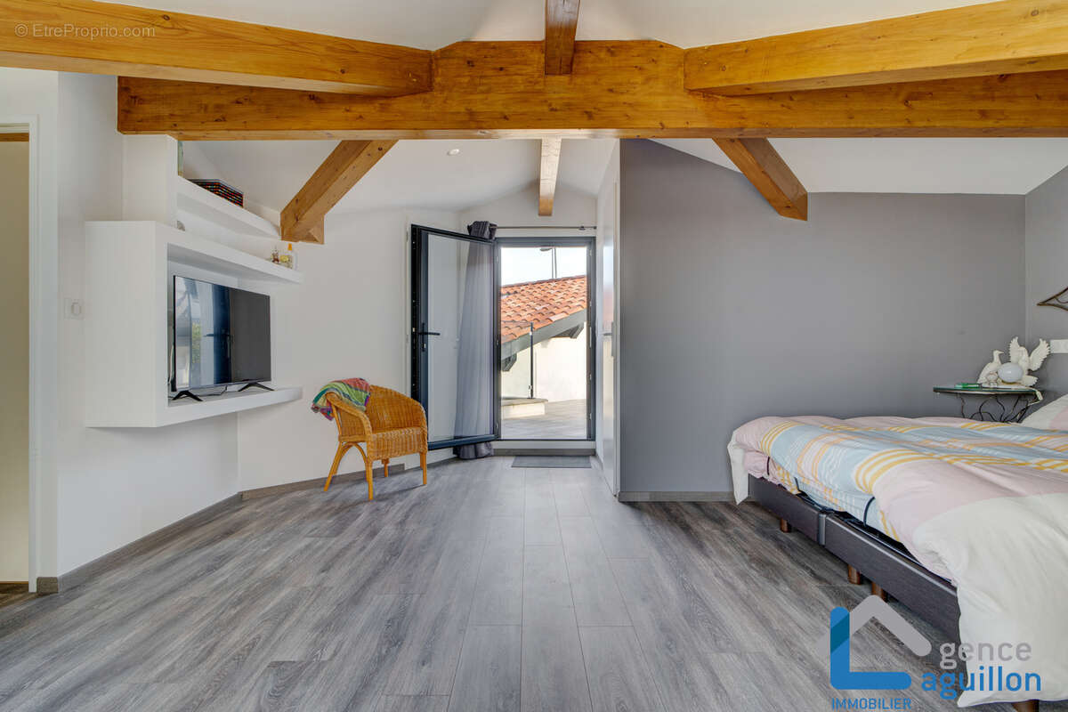 Maison de type 6 pieces hauteur plage piscine et garage - photo 7