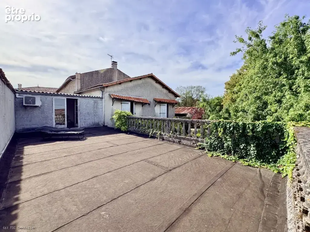 Très Beau Logis avec 6 chambres et Grand Terrain près de Ruffec - photo 31