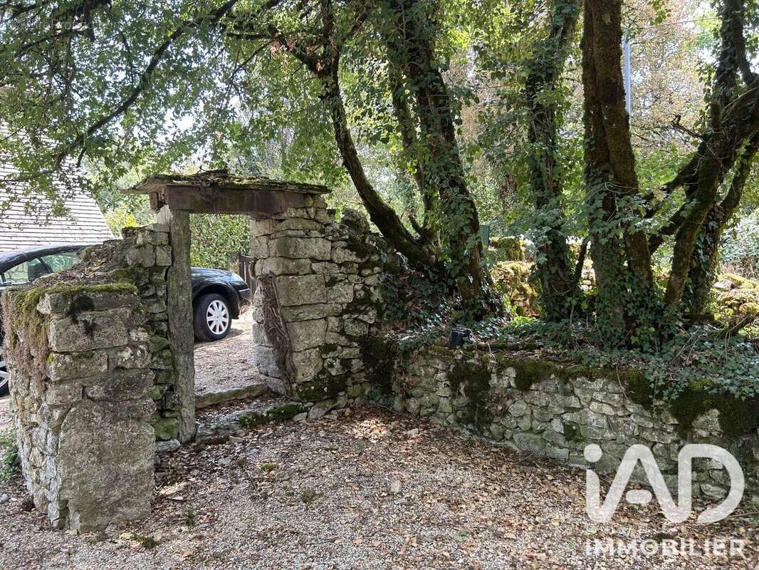 Maison 215 m² à Montfaucon  - photo 6