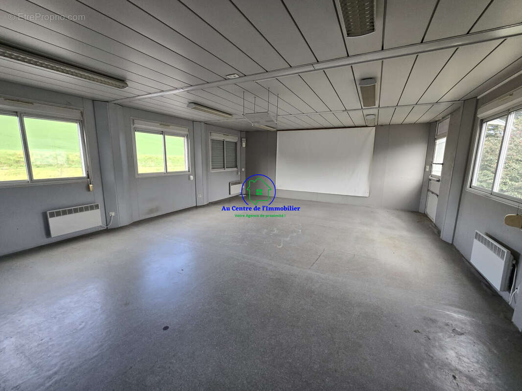 Commerce à PONT-DU-CASSE