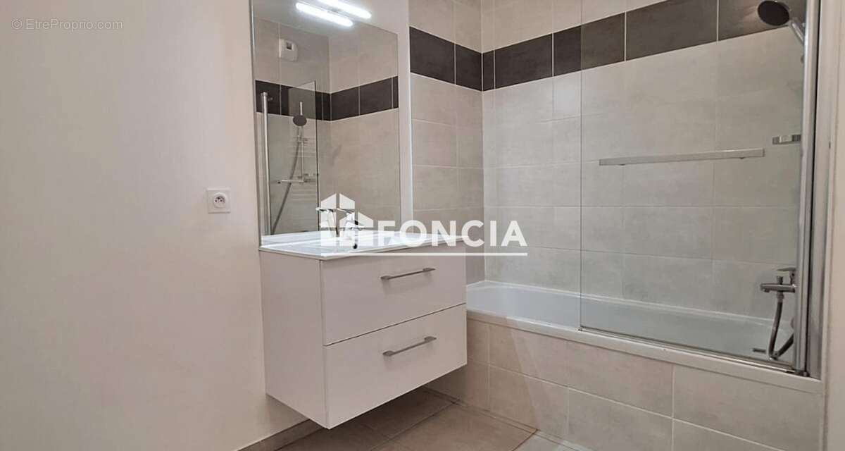 St Genis Pouilly. Ce charmant appartement de type 3 offre une superficie de 71 m2 et dispose d'une terrasse 2 place en sous -sol - photo 7