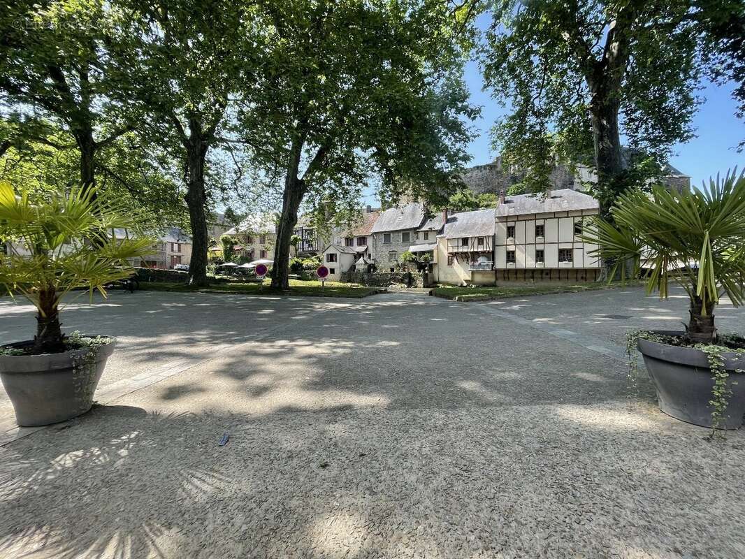 Maison à SEGUR-LE-CHATEAU