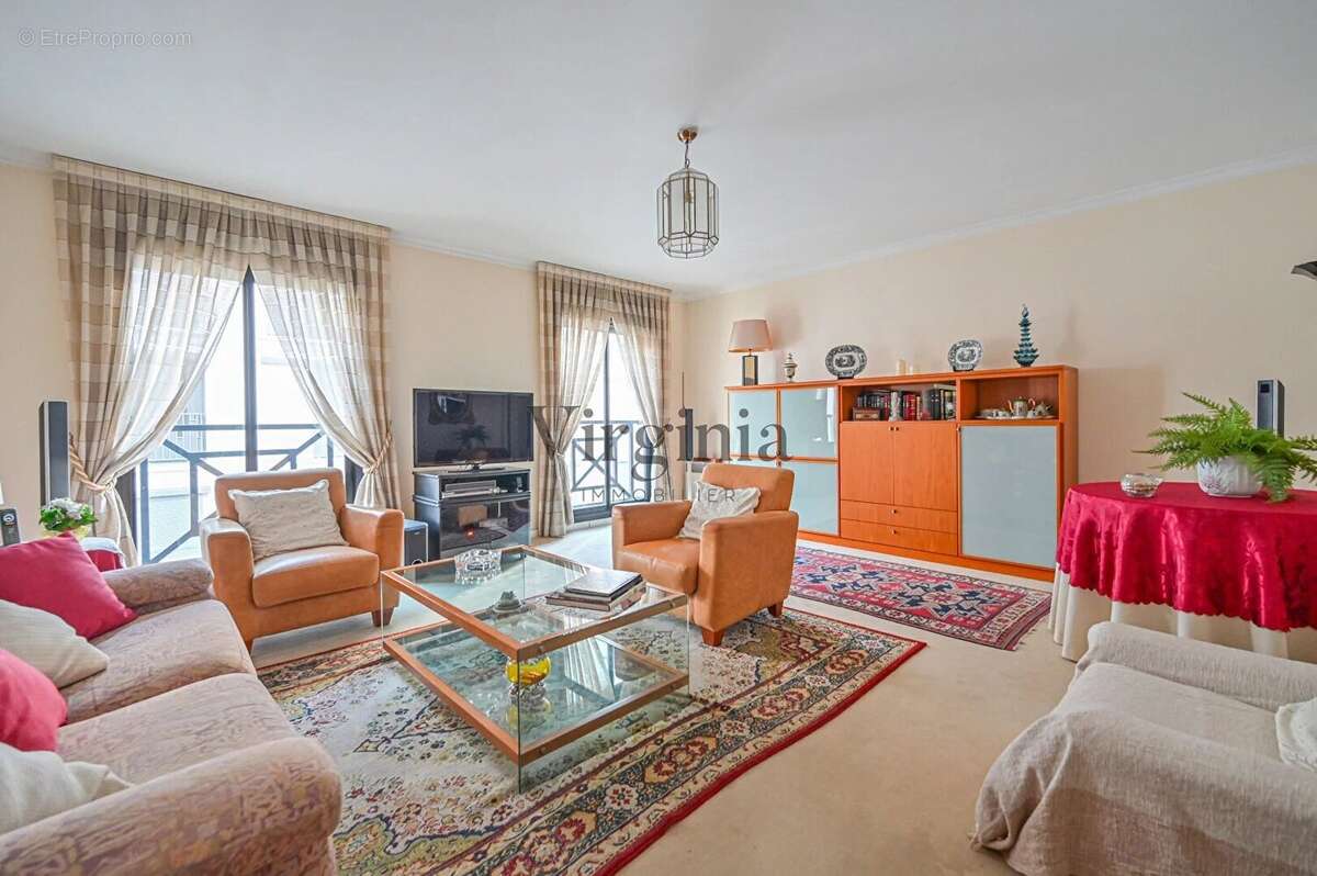 Appartement à CHARENTON-LE-PONT