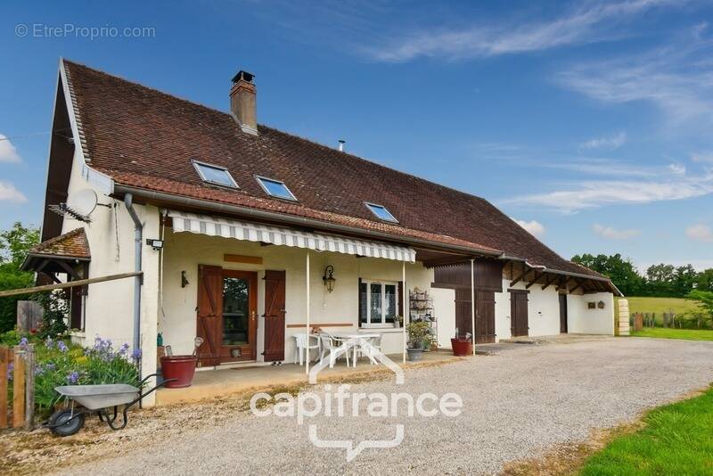 Maison à SAINT-GERMAIN-DU-BOIS