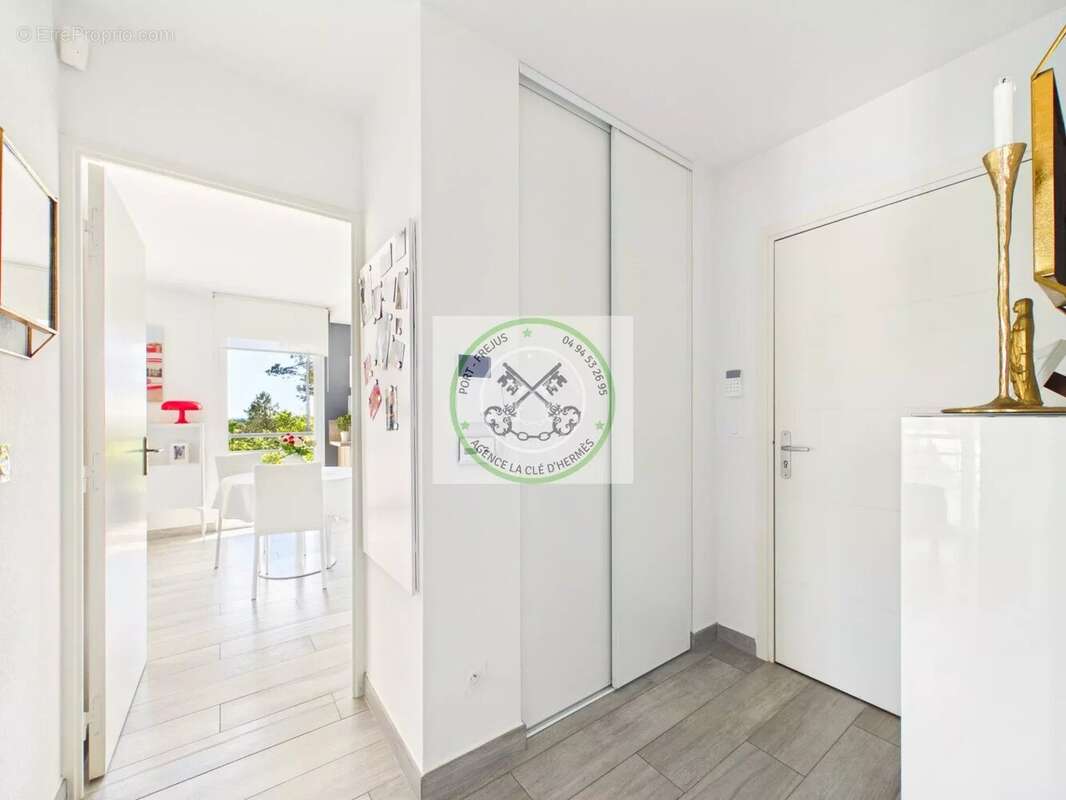 Appartement à ROQUEBRUNE-SUR-ARGENS